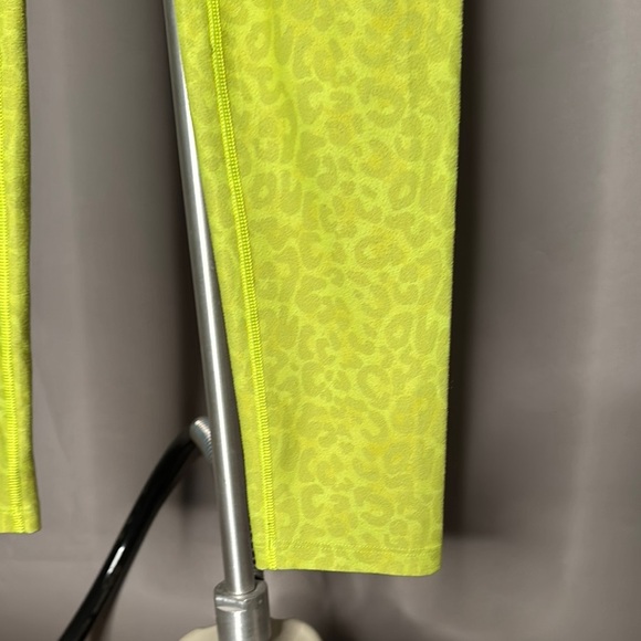 WITH Wear It To Heart• Neon Yellow Lime Green Leopard Cheetah Leggings • XS - Picture 5 of 9